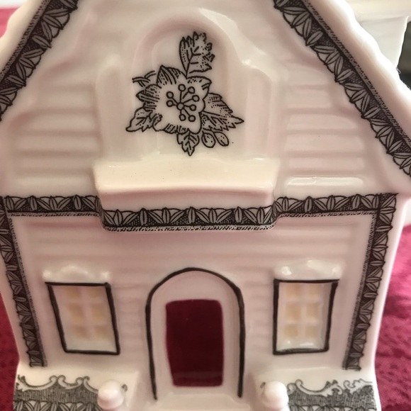 Johnson Brothers Village House Teapot - Picture 4 of 6